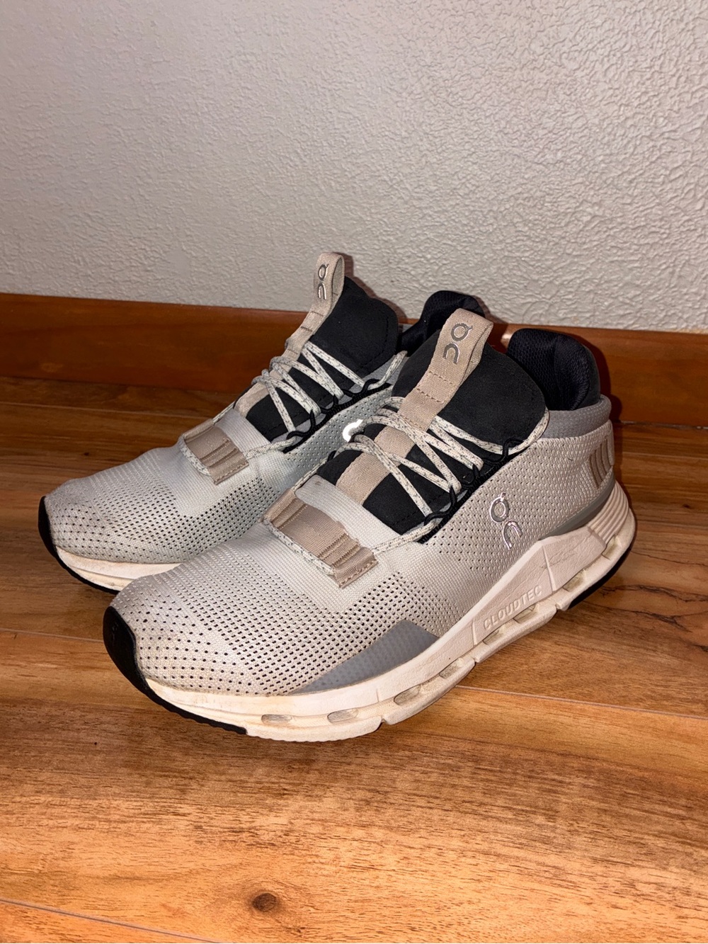 On Cloud Women’s Cloudnova White Sand Beige Athletic Sneakers Shoes - size 9